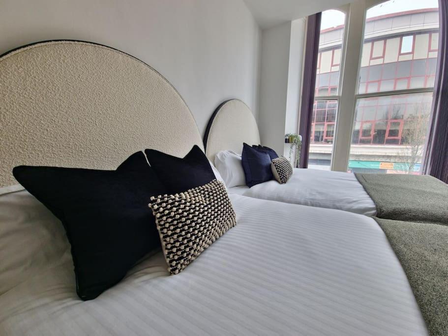 The Stray Adjacent, Interior-Designed 2-Bed Apartment- Luxury Harrogate Exterior foto